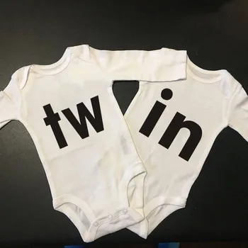 Novorođenog djeteta blizanci dječaci djevojčice odjeća slatka bijela Tw/in pismo tiskanih body dugi rukav kombinezon odgovarajuće cjelovite odjeću